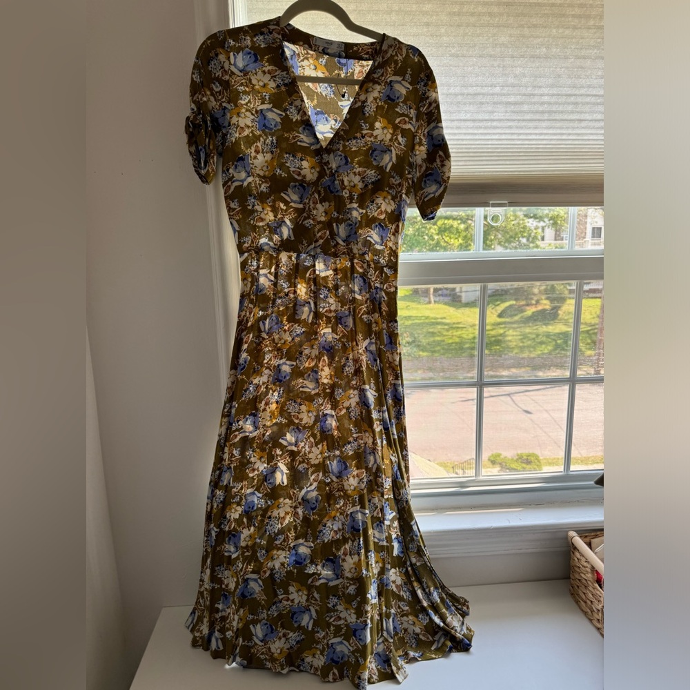 midi dress. with a little low neck. from mango. and size small